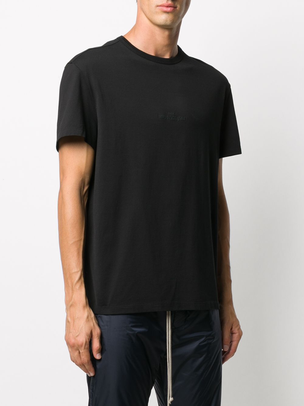 [메종마르지엘라] 남성 엠보 로고 라운드 반팔 티셔츠 (블랙) S30GC0722 S22816 900