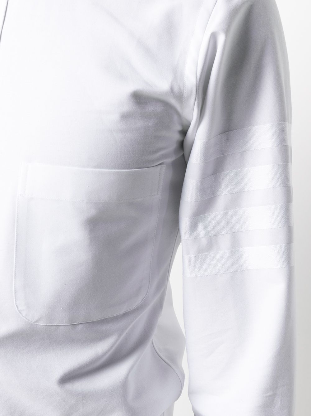 [톰브라운] 남성 화이트 사선 완장 차이나카라 옥스포드 긴팔 셔츠 (화이트) MWL163A 06496 100