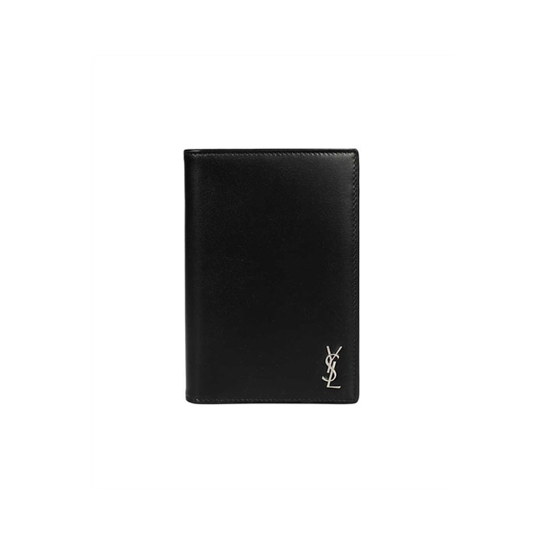 [생로랑] 매트 레더 타이니 은장 모노그램 여권지갑 (블랙) 607659 1JB0E 1000