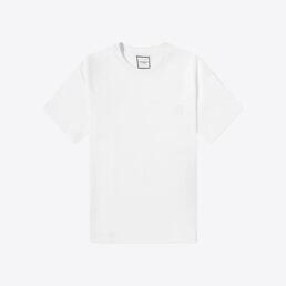우영미 남성 비즈 백로고 뱃지 반팔 티셔츠 (화이트) W233TS09701W